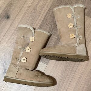 Ugg Australia Bailey Button Triplet Sheepskin Boots Size 8/8.5